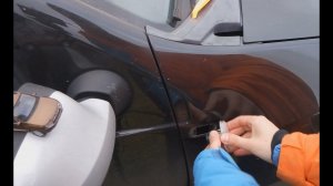 Замена ламп поворотников в крыльях Renault Duster на светодиодные