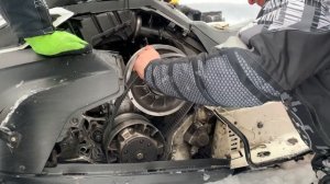 Замена ремня на снегоходе BRP ,на реке за 2 минуты