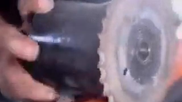 Парень собрал оригинальный мотоцикл - всего с одним колесом. Как сделать монокат? смотреть онлайн