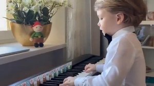 Michael. «Маме в день 8 марта» Музыка Е. Тиличеевой. Слова М. Ивенсен.