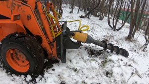 Испытываю новый бур. Засадил погрузчик.MAN спасает