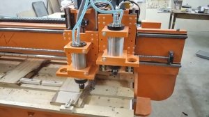 Работа фрезерного станка с 2мя шпинделями