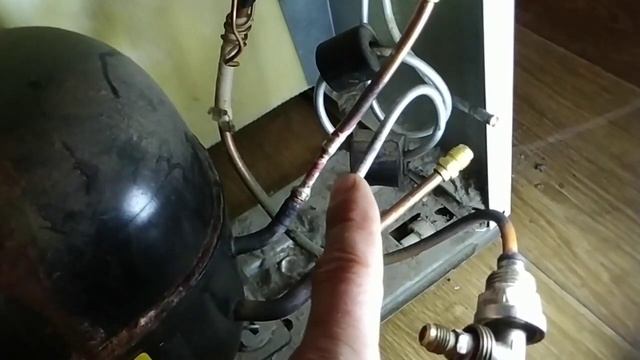 Ремонт холодильника Гудит Компрессор работает Не морозит