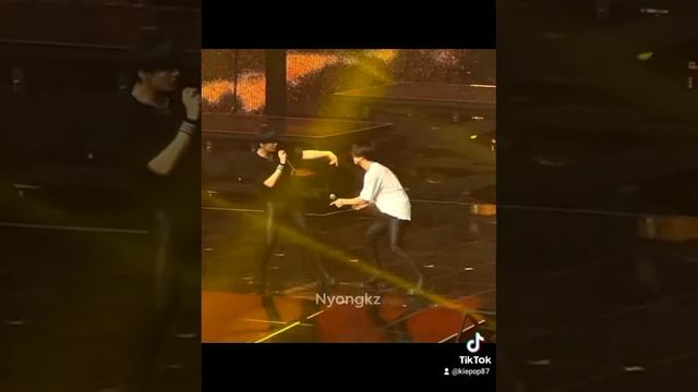 StrayKids смотреть онлайн