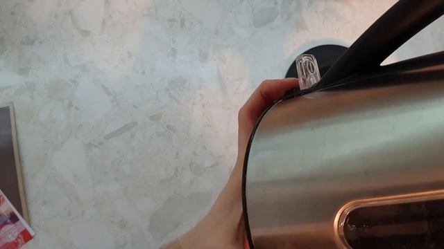 Чайник электрический Kitfort КТ-637 vs. Polaris PWK 1786CAL распаковка, сравнение, обзор смотреть онлайн