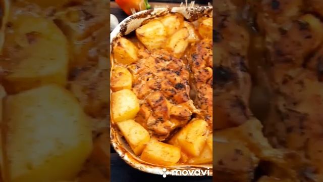 Мясо в духовка с картофелем в соусе