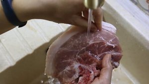 СТЕЙК ИЗ СВИНИНЫ НА МАНГАЛЕ ?Секреты правильного свиного стейка!