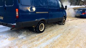 Subaru Impreza вытаскивает из сугроба ГАЗель!!!