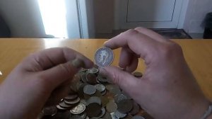 Один килограмм иностранных монет с аукциона Мешок