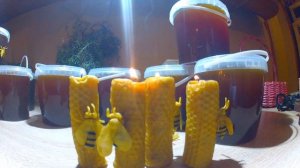 Трещащая свечка из пчелиного воска и почему она трещит.