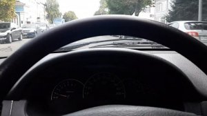 тянет приору влево