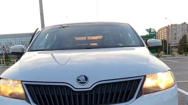 Активировали режим стробоскопа дальний-ближний Skoda rapid смотреть онлайн