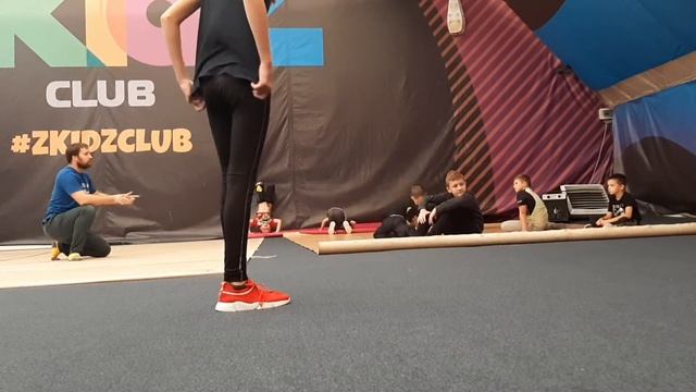 БРЕЙК-ДАНС ТРЕНИРОВКА В ZKIDZ. Для чего нужен брейк? смотреть онлайн