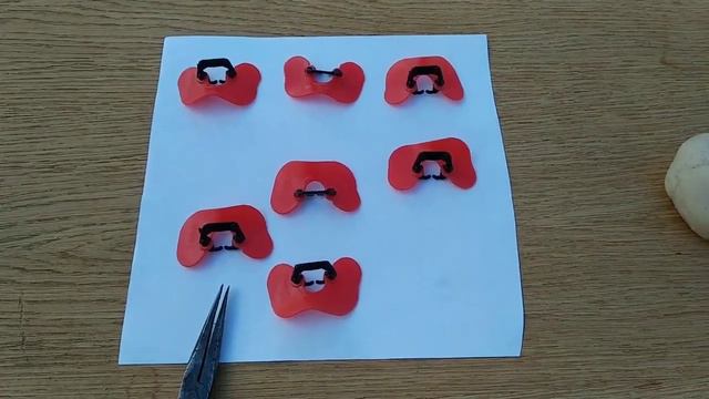 16. Расклев яиц у курей.