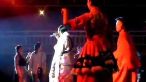 Тибетские танцы в ночном клубе. Лхаса.