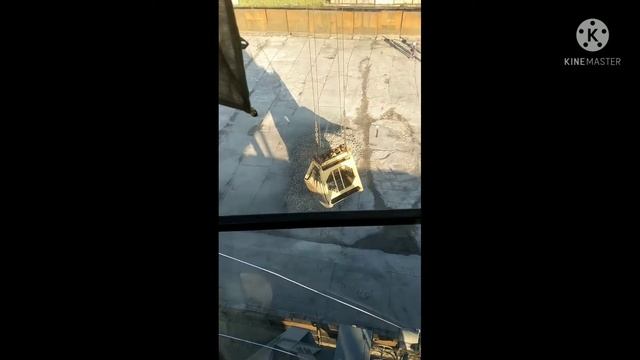 Выгрузка Парохода Портальным Краном Сокол . Грейферный Режим Обьем v4,5 Род груза Ферросплавы смотреть онлайн