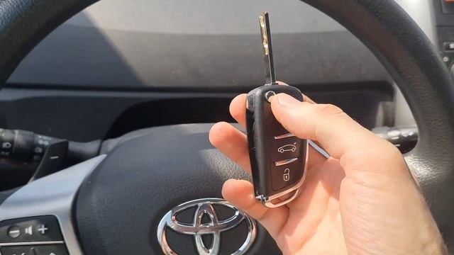Чип Ключ Тойота Версо 2015 изготовление дубликата авто ключа зажигания. Toyota Verso key programmin смотреть онлайн