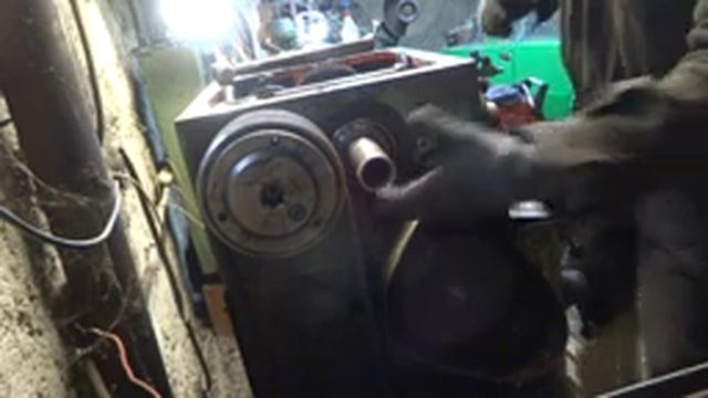 меняю задний подшипник шпинделя станок 1м61