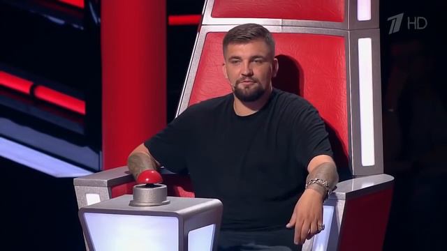 В него влюбился весь зал! ПАРЕНЬ ОЧЕНЬ КРАСИВО ПОЕТ!!! зал забыл как дышать! смотреть онлайн