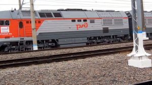 Тепловоз 2ТЭ25АМ-0001 "Витязь" (ТЧЭ-46) на I\/ Международном ж/д салоне "ЭКСПО 1520" в Щербинке.