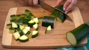 Ich koche diese Kartoffelsuppe mit Zucchini 3 mal die Woche! Gesunde und leckere Suppe ohne Fleisch