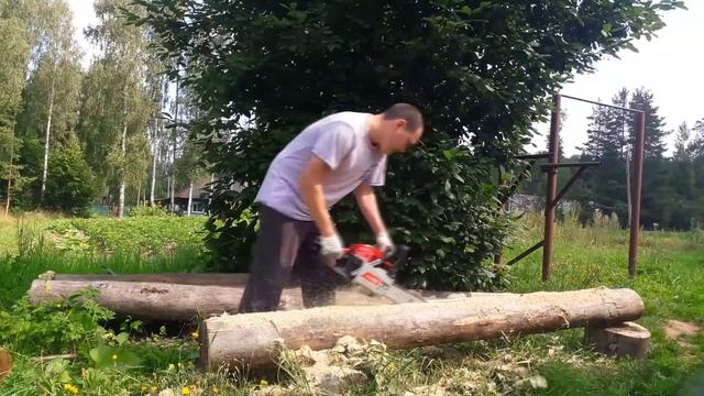 Скамейка своими руками. Самая простая и практичная скамейка из бревен. смотреть онлайн