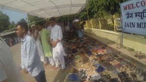 Каджурахо . Джайнистский Храм . Выход их Учителей . часть 1