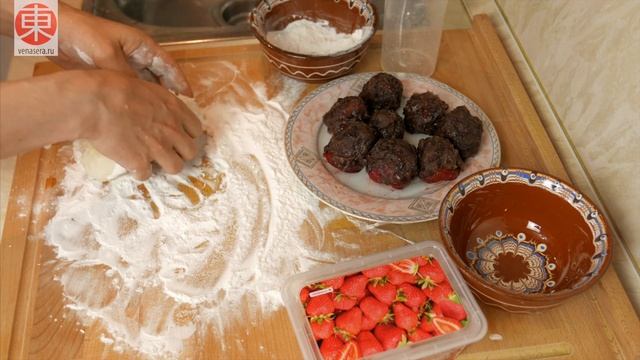 ЯПОНСКИЙ ДЕСЕРТ МОТИ (МОЧИ) С КЛУБНИКОЙ ИТИГО ДАЙФУКУ! ГОТОВИМ ЯПОНСКИЕ СЛАДОСТИ!