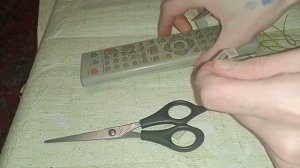 Пульт от телевизора заднюю крышку пульта: Клеем