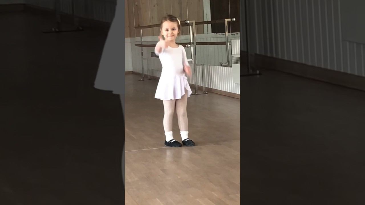 На занятиях по бальным #танцы #занятия #утро #бальныетанцы #бальныетанцыдети #бальные