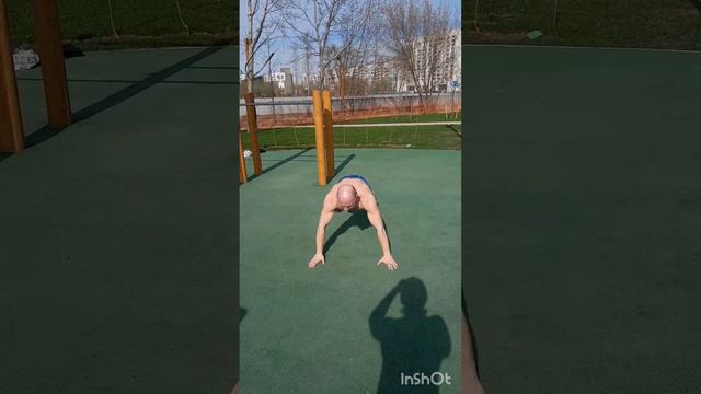 Выходите на улицу принимать солнечные ванны с подтягивающими и отжимательными движениями !!! ✌️✌️✌️