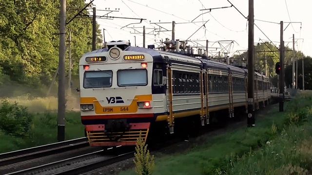 Электропоезд ЭР9М-544 следует по маршруту Киев-пасс - Тарасовка смотреть онлайн