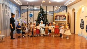 Младшая группа песня В гости зимушку зовет