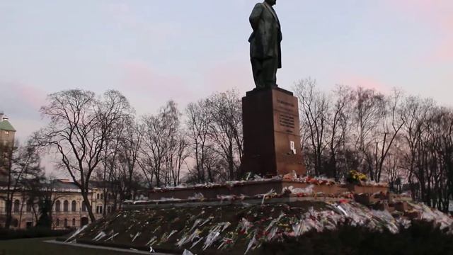 УКРАИНА, Киев: Центр, 13.03.2014 ПАРК ТАРАСА ШЕВЧЕНКО И УНИВЕРСИТЕТ смотреть онлайн
