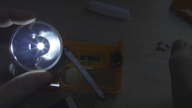 Разборка фонарика YJ 2882T смотреть онлайн