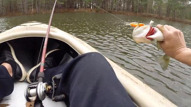 Fishing for MONSTER Bass! | [Kayak Fishing] смотреть онлайн