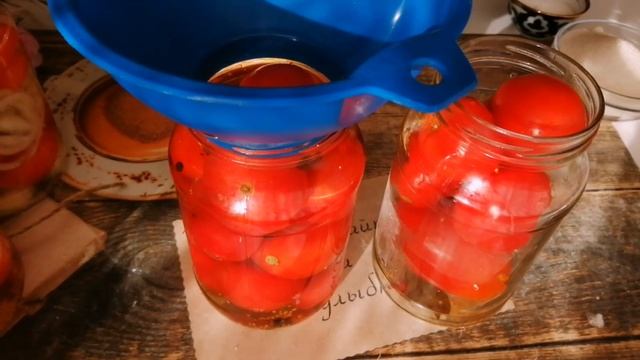 ПОМИДОРЫ "Снежные" с чесноком и помидоры с луком.