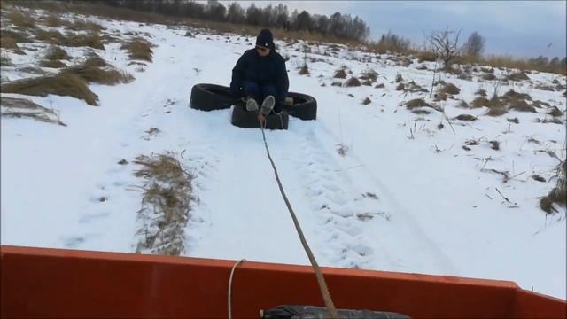 Чистка снега с помощью покрышки быстро и дёшево смотреть онлайн