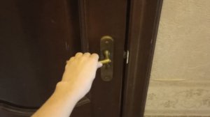 как тихо открыть дверь