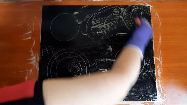 Как почистить стеклокерамическую варочную поверхность? Пригоревшие пятна чистим легко и просто. смотреть онлайн