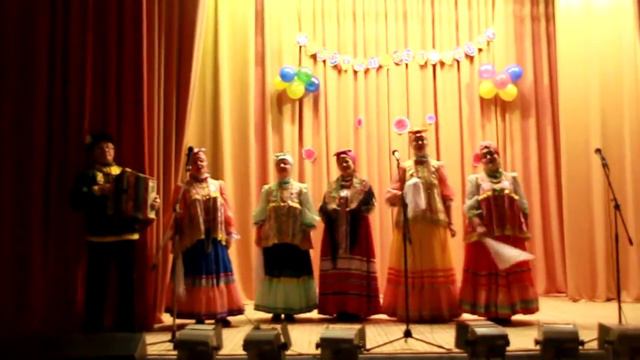 Частушки  исполняет коллектив Кумушки