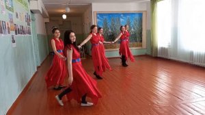танец на песню "Встанем"