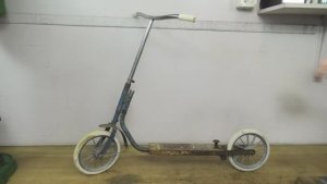 Broken Rusty Oldtimer Scooter
