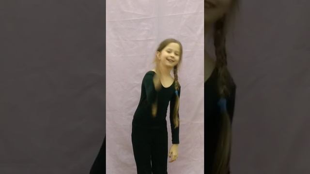 Как меня учили музыке  читает Саша Николаева 8 лет