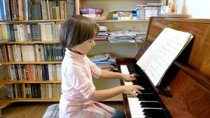 Марианна Лемешкина, 5 лет. П.И.Чайковский. Утреннее размышление.