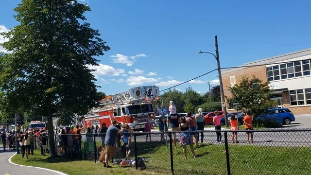 Fête des pompiers! Праздник пожарных в нашем городе.