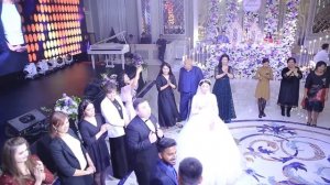 Индус жигити "Буй-Буй" ду ырдап тойду жарды!))