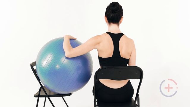 Ретракция и протракция лопаток, рука на гимнастическом мяче. смотреть онлайн