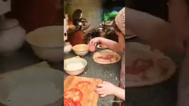 Как правильно готовить пиццу))