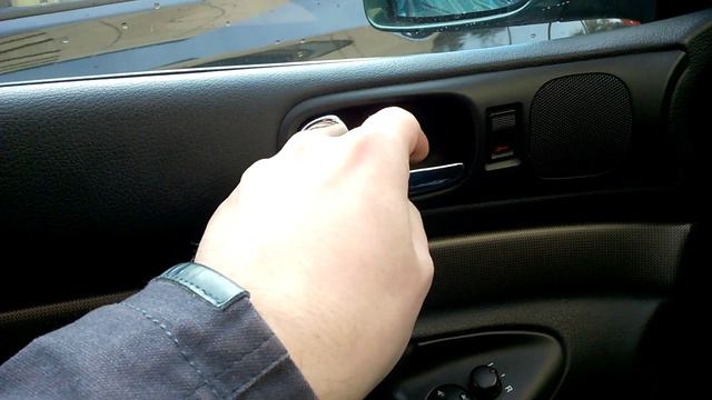 Лопнувшая пружинка ручки водительской двери смотреть онлайн